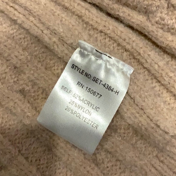 Lisse Cable Knit Cardigan And Tank In Beige - Picture 4 of 7